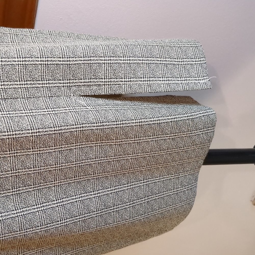 Gray plaid skirt in Women's size 4 - Picture 5 of 8